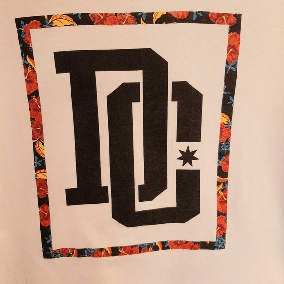 Men DC  T-Shirt White Size Med - Picture 3 of 9